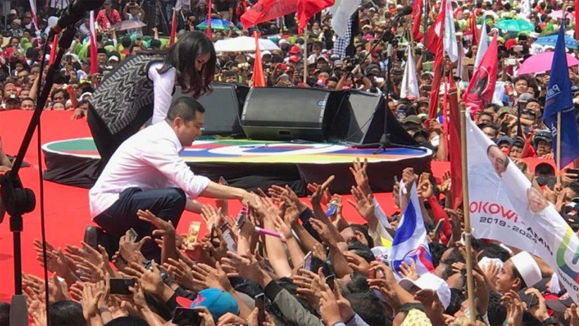 HT dan Liliana Tanaja Dampingi Jokowi Kampanye Terbuka di Banyumas - Bagian 3