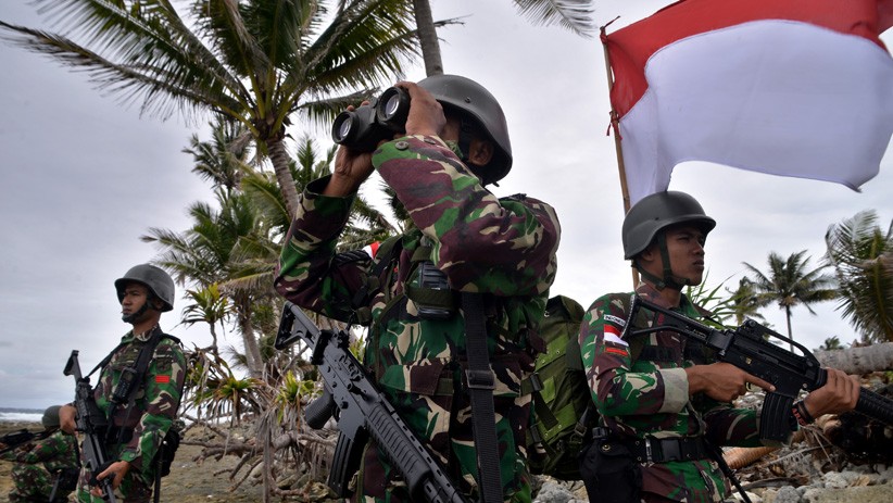 Melihat Pasukan TNI-Polri Patroli Jaga Wilayah Perbatasan NKRI - Bagian 1