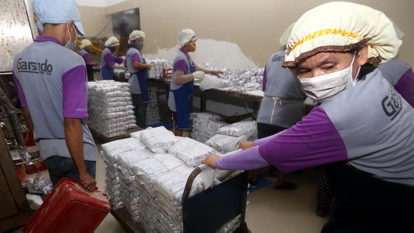 Kemenko Maritim Kunjungi Pabrik Penghasil 100 Ton Garam Lokal Gresik - Bagian 5
