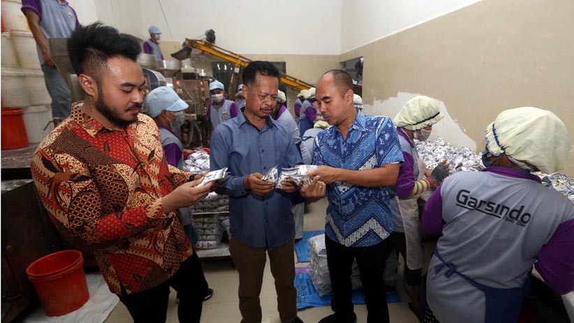 Kemenko Maritim Kunjungi Pabrik Penghasil 100 Ton Garam Lokal Gresik - Bagian 2