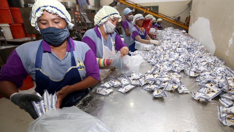 Kemenko Maritim Kunjungi Pabrik Penghasil 100 Ton Garam Lokal Gresik - Bagian 1