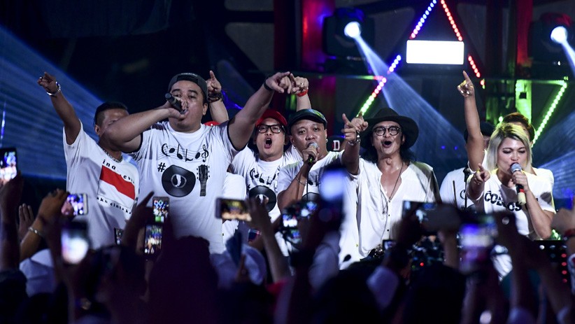 Penampilan Musisi Bandung 01 pada Konser Putih Adalah Kita - Bagian 1