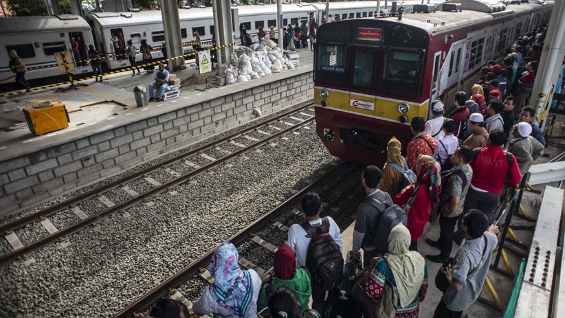 Jalur Kereta Api Dwi Ganda Jatinegara-Cakung Resmi Beroperasi - Bagian 1