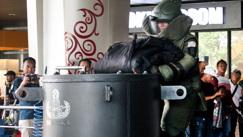 Aksi Kopaska TNI AL Lumpuhkan Teroris di Bandara Juanda - Bagian 3