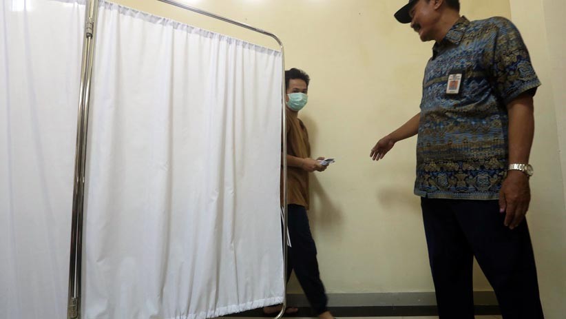 Melihat Pasien Rumah Sakit Jiwa Menur Gunakan Hak Pilih Pemilu 2019 - Bagian 4