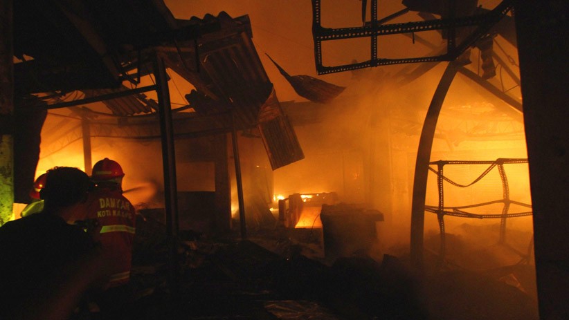 Pasar Lawang Hangus Terbakar, Kerugian Capai Ratusan Juta Rupiah - Bagian 2