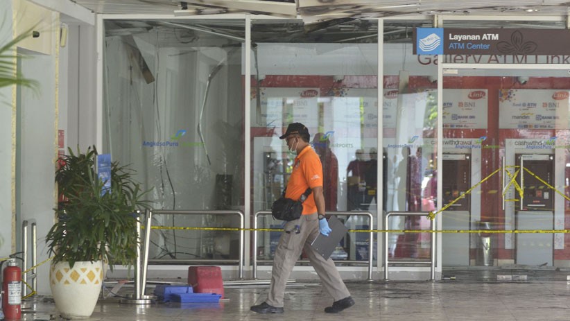 Polisi Olah TKP Lokasi Kebakaran di Bandara I Gusti Ngurah Rai - Bagian 3