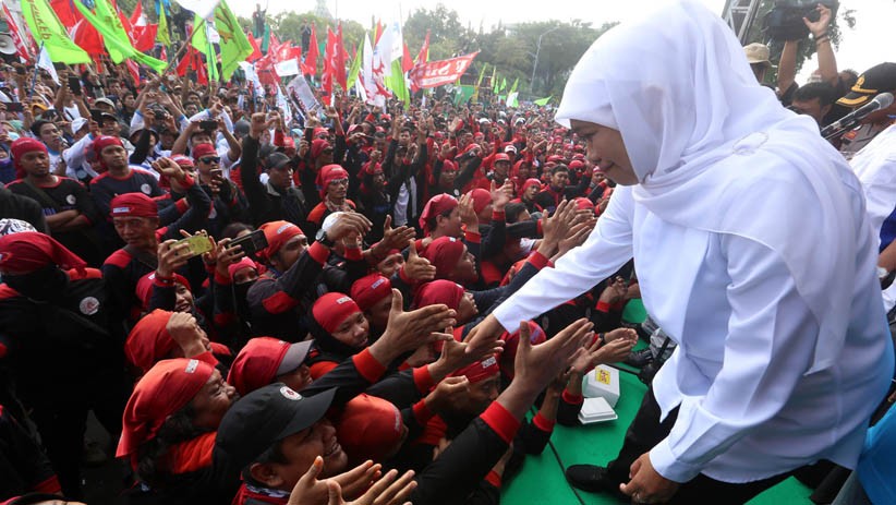 Gubernur Khofifah Temui Massa Aksi May Day di Jawa Timur - Bagian 1
