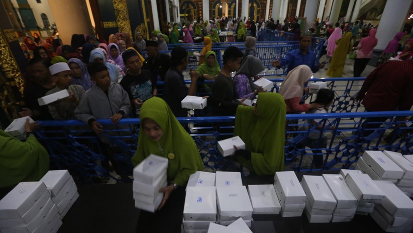 Masjid Al Akbar Sediakan 2.500 Paket Nasi untuk Buka Puasa Selama Ramadan - Bagian 3