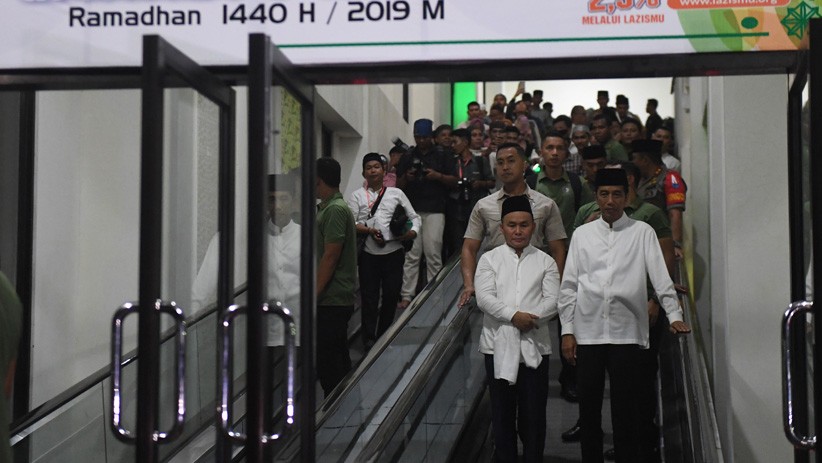 Usai Survei Lokasi Ibu Kota Baru, Jokowi Salat Tarawih di Masjid Palangka Raya - Bagian 2