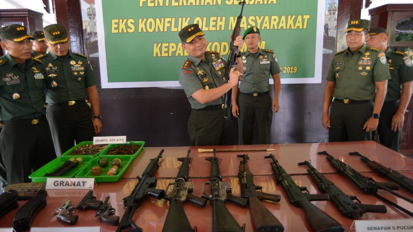 Kodam Iskandar Muda Terima 12 Senjata Api Bekas Konflik Aceh - Bagian 1