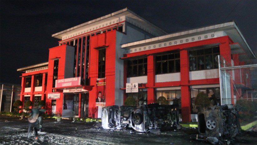 Kerusuhan Lapas Narkotika Langkat, Ratusan Napi Melarikan Diri - Bagian 1
