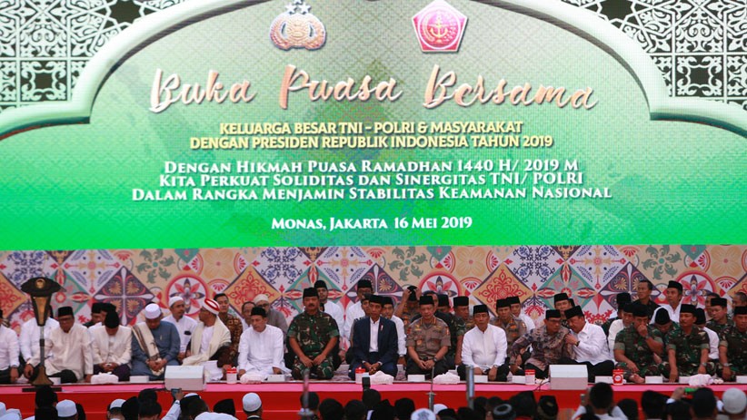 Presiden Jokowi Buka Puasa Bersama Prajurit TNI-Polri - Bagian 4