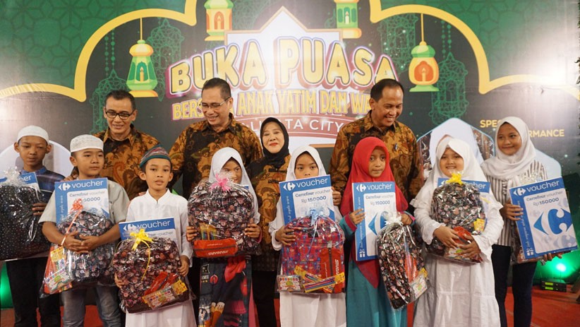 Warga Kalibata City Berikan Santunan kepada 500 Anak Yatim dan 1.300 Pekerja - Bagian 1