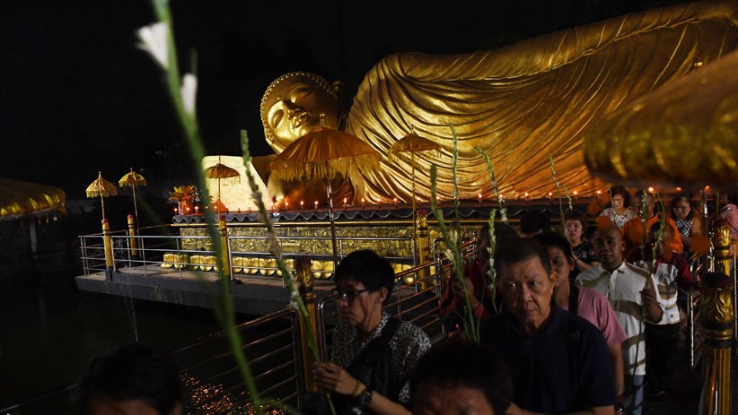 Detik-Detik Hari Raya Waisak, Biksu Bakar Patung Buddha Tidur - Bagian 4