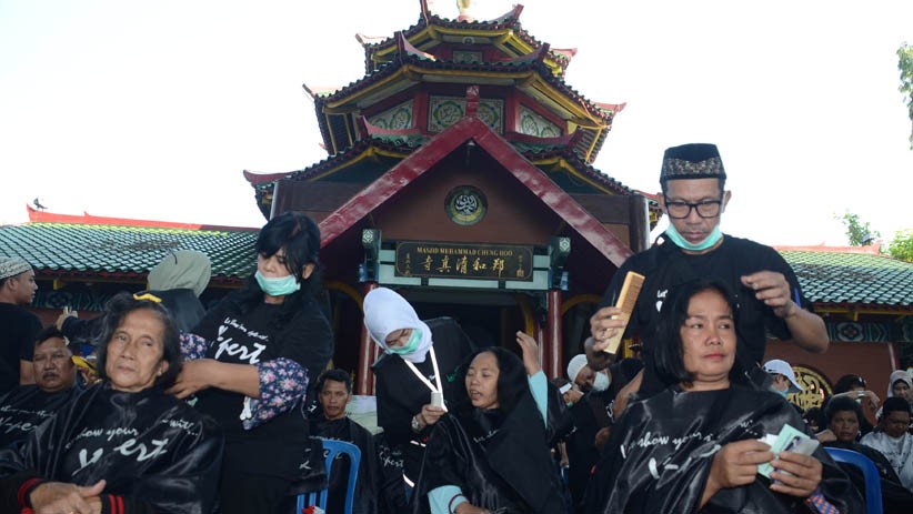 2.000 Kaum Duafa Potong Rambut Gratis di Masjid Cheng Ho Surabaya - Bagian 1
