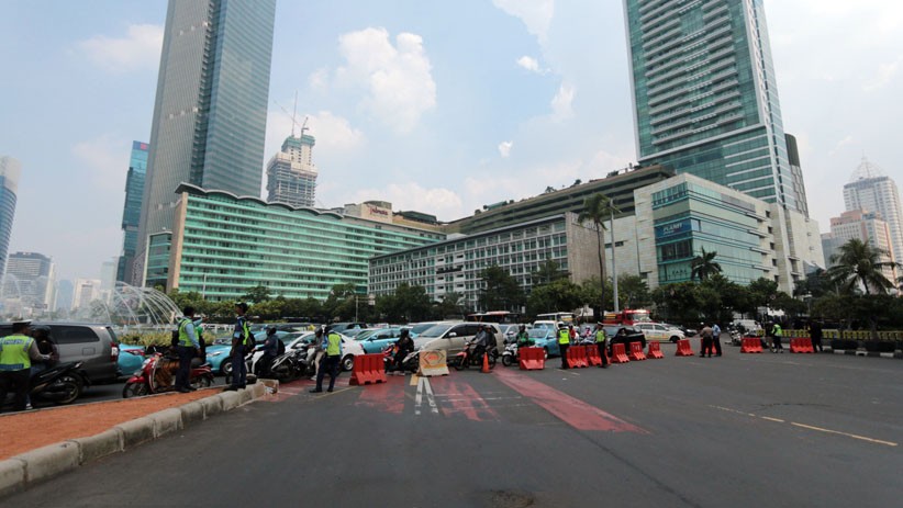 Antisipasi Aksi Massa, Polisi Tutup Kawasan Bundaran HI Menuju Bawaslu - Bagian 3