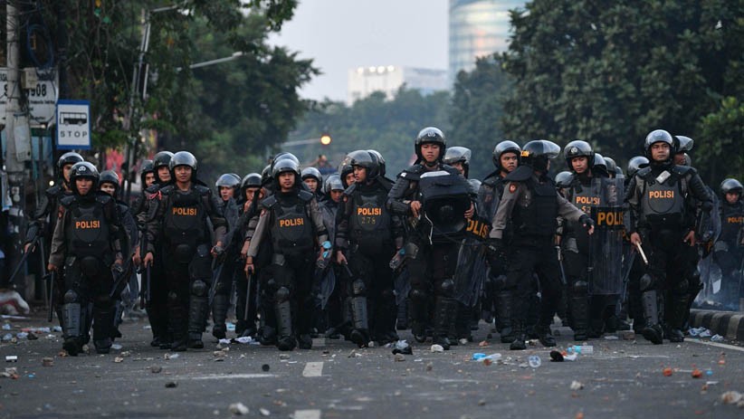 Bentrok Polisi dan Massa Aksi Kembali Pecah di Jalan KS Tubun - Bagian 2