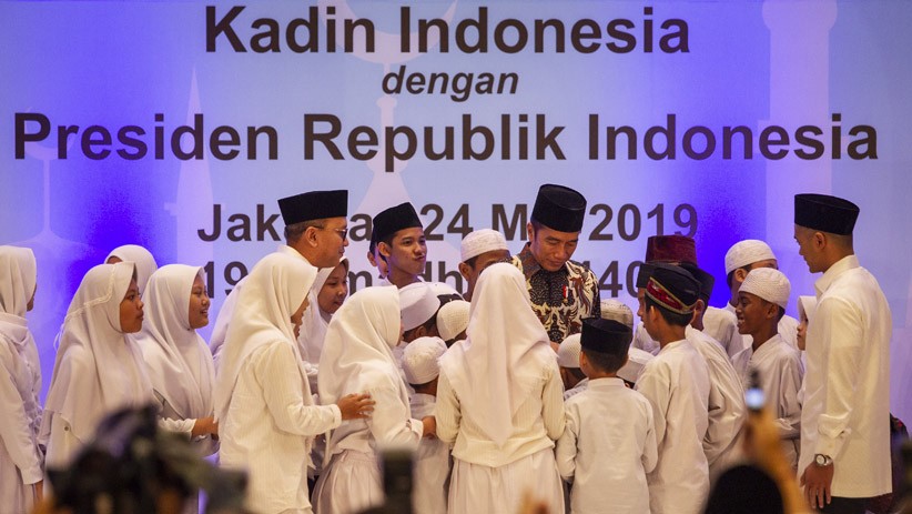 Presiden Jokowi Buka Puasa Bersama Keluarga Besar Kadin - Bagian 1