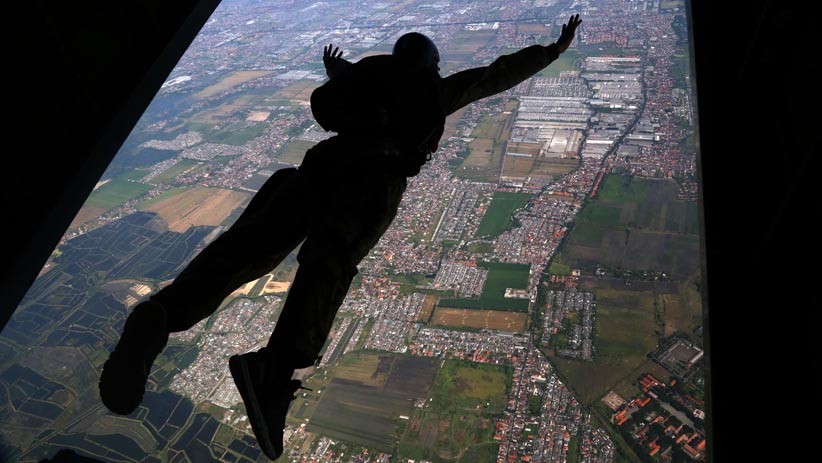 Aksi Siswa Kopaska Terjun Tempur Free Fall dari Ketinggian 6.000 Kaki - Bagian 4