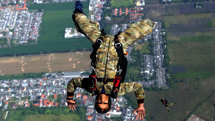 Aksi Siswa Kopaska Terjun Tempur Free Fall dari Ketinggian 6.000 Kaki - Bagian 3
