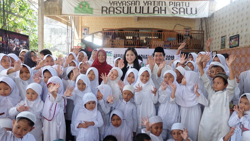 MNC Peduli Bagikan 2.400 Susu UHT untuk Yayasan Yatim Piatu Rasulullah SAW - Bagian 1