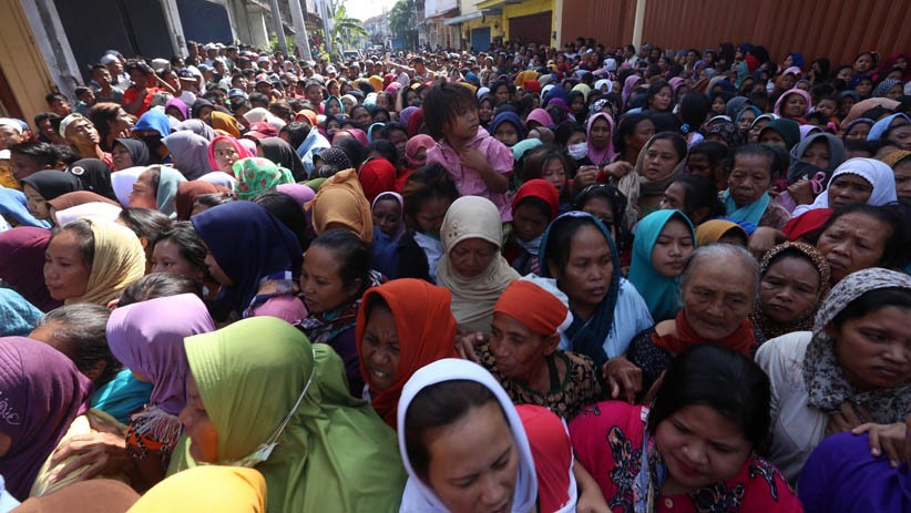 Pengusaha Tekstil Bagikan Zakat Mal kepada 2.000 Warga Surabaya - Bagian 1