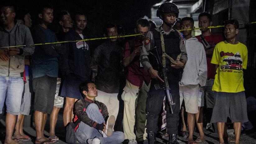 Polisi Geledah Rumah Terduga Pelaku Peledakan Pospam Kartasura - Bagian 5