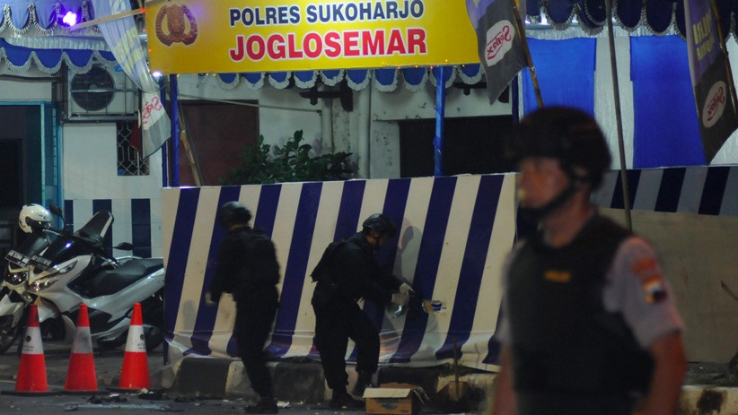 Tim Inafis Polres Sukoharjo Olah TKP Lokasi Ledakan Pospam Kartasura - Bagian 2