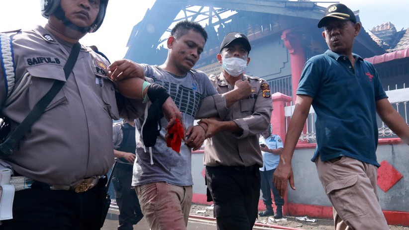 Tak Terima Barang Diambil Petugas, Napi Bakar Rutan Klas IIB Sigli Aceh - Bagian 4