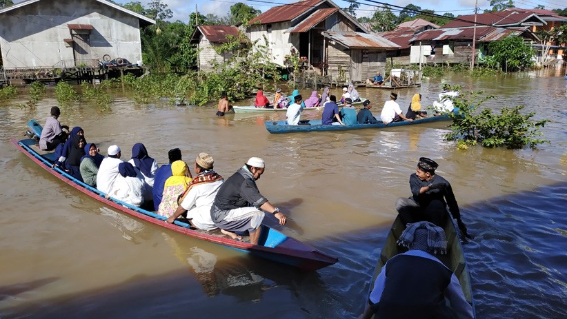 Warga Kapuas Hulu Merayakan Idul Fitri di Tengah Bencana Banjir - Bagian 2