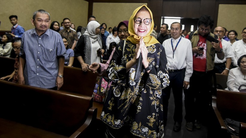 Divonis 8 Tahun Penjara, Karen Agustiawan Menangis - Bagian 2
