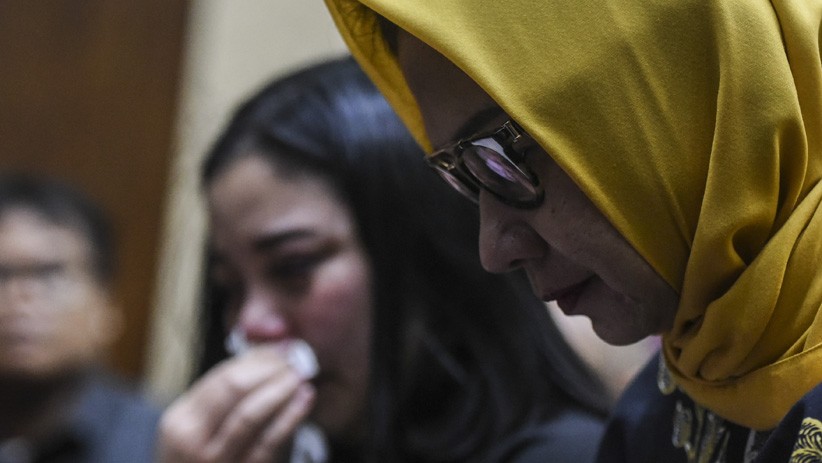 Divonis 8 Tahun Penjara, Karen Agustiawan Menangis - Bagian 3