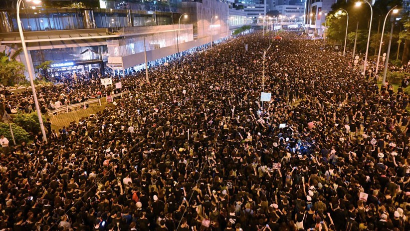 2 Juta Orang Turun ke Jalan Tuntut Pemimpin Hong Kong Carrie Lam Mundur - Bagian 1