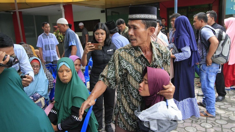 Suasana Haru Keluarga Korban Kebakaran Pabrik Korek Api di RS Bhayangkara - Bagian 4