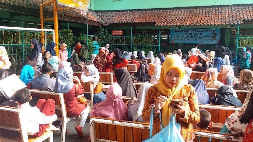 Suasana PPDB di SMP Negeri Jakarta, Ratusan Orangtua Antre sejak Subuh - Bagian 1