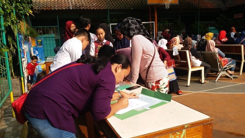 Suasana PPDB di SMP Negeri Jakarta, Ratusan Orangtua Antre sejak Subuh - Bagian 4