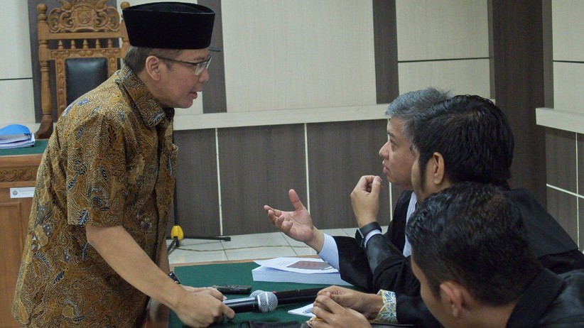 Kasus Dugaan Suap, Taufik Kurniawan Dituntut 8 Tahun Penjara - Bagian 3