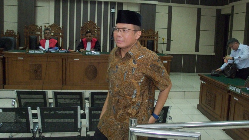 Kasus Dugaan Suap, Taufik Kurniawan Dituntut 8 Tahun Penjara - Bagian 1