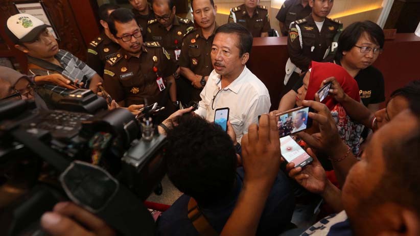 Diperiksa Kasus Dugaan Korupsi, Bambang DH Penuhi Panggilan Kejati Jatim - Bagian 4