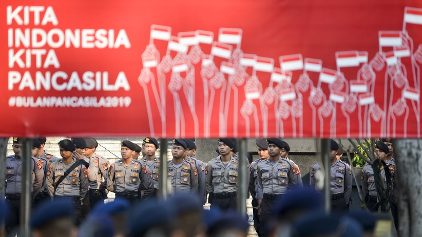 Puluhan Ribu Personel TNI-Polri Amankan Sidang Putusan Sengketa Pilpres - Bagian 1