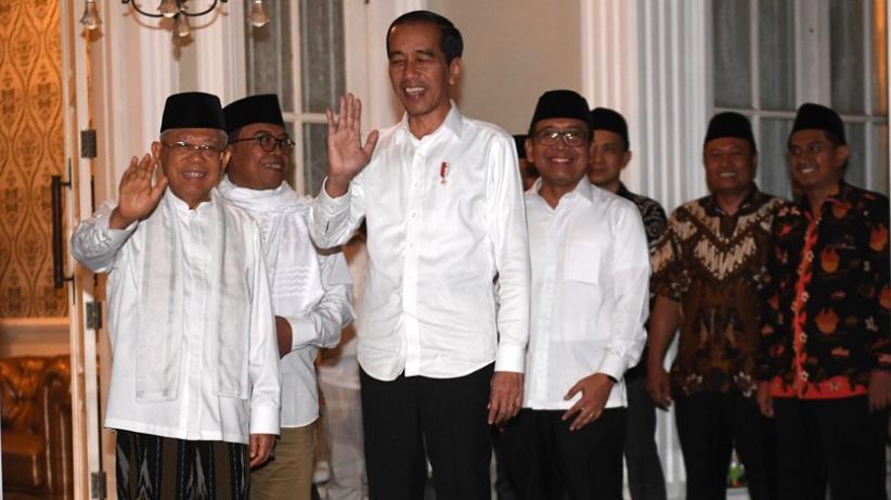 Jokowi Jemput Ma'ruf Amin untuk Nobar Sidang MK di Bandara Halim - Bagian 1