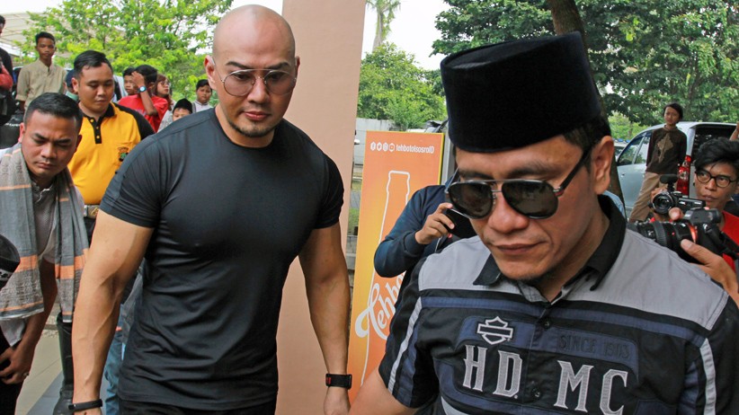 Jadi Mualaf, Deddy Corbuzier Melaksanakan Salat Jumat Pertama - Bagian 1