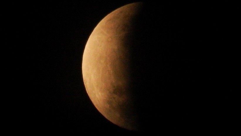 Penampakan Gerhana Bulan Parsial dari Langit Indonesia - Bagian 6