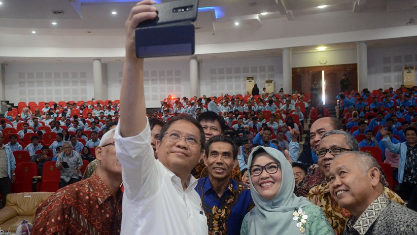 Buka Digital Talent Scholarship di Unhas, Rudiantara Disambut Robot Anjing - Bagian 2
