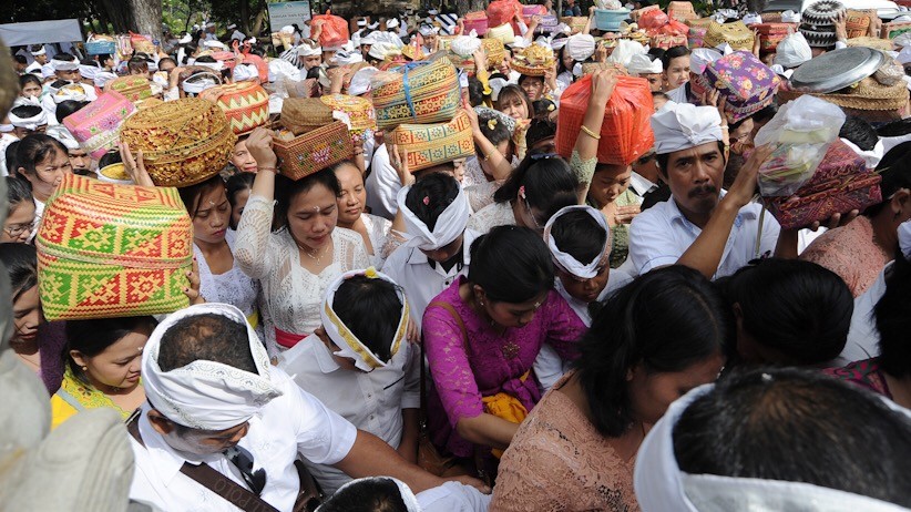 Umat Hindu Bali Gelar Upacara Hari Raya Galungan - Bagian 2