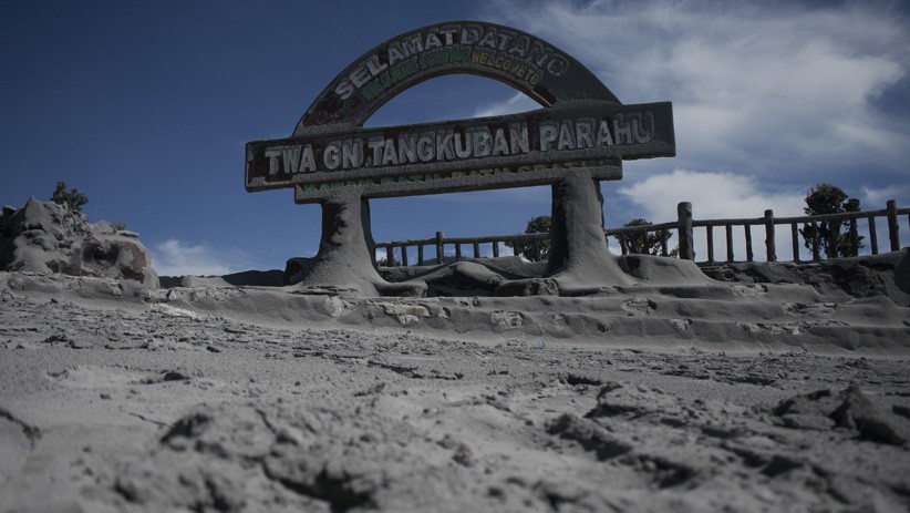 Pascaerupsi, Kawasan Gunung Tangkuban Parahu Tertutup Abu Vulkanik Tebal - Bagian 3