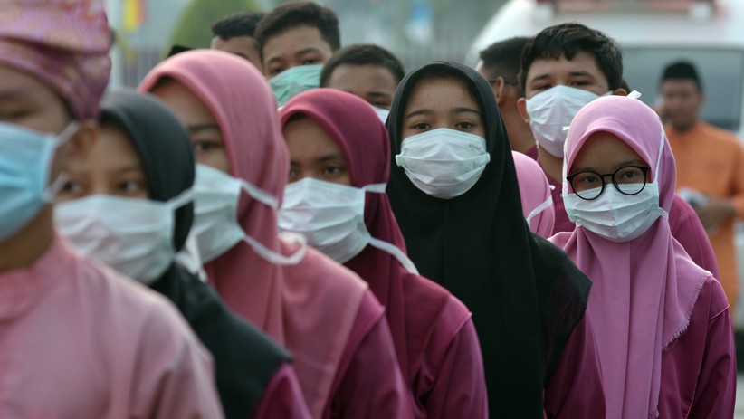 Upacara Peringatan HUT ke-62 Provinsi Riau di Tengah Kabut Asap - Bagian 2