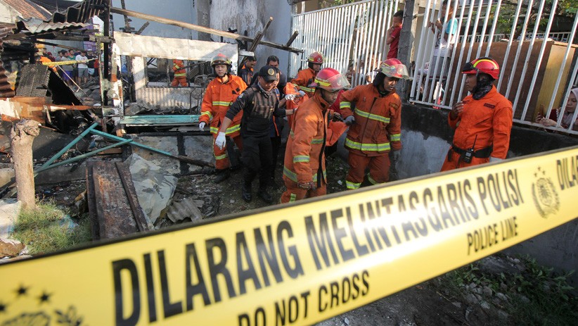 Kebakaran Tewaskan Satu Penghuni Rumah di Surabaya - Bagian 1