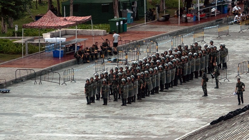 Deretan Kendaraan Militer China Berbaris di Perbatasan Hong Kong - Bagian 5